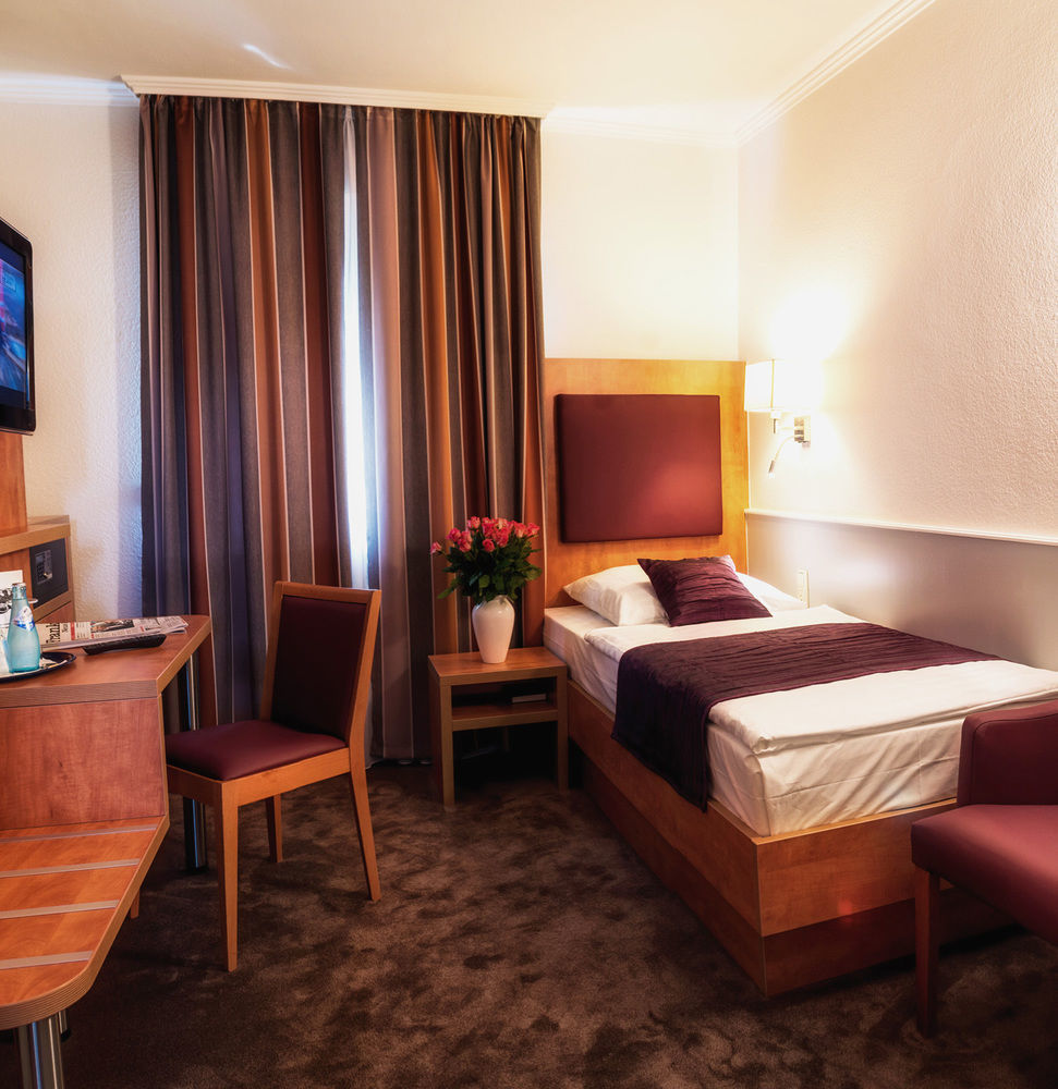 Hotel Niederrad - Self Check In Франкфурт-на-Майні Екстер'єр фото