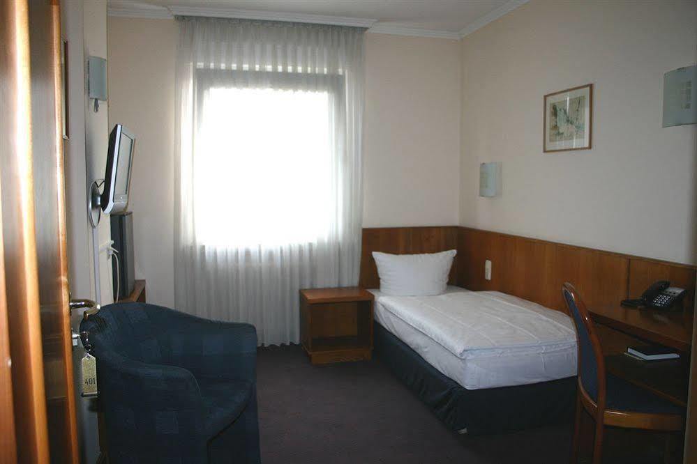 Hotel Niederrad - Self Check In Франкфурт-на-Майні Екстер'єр фото
