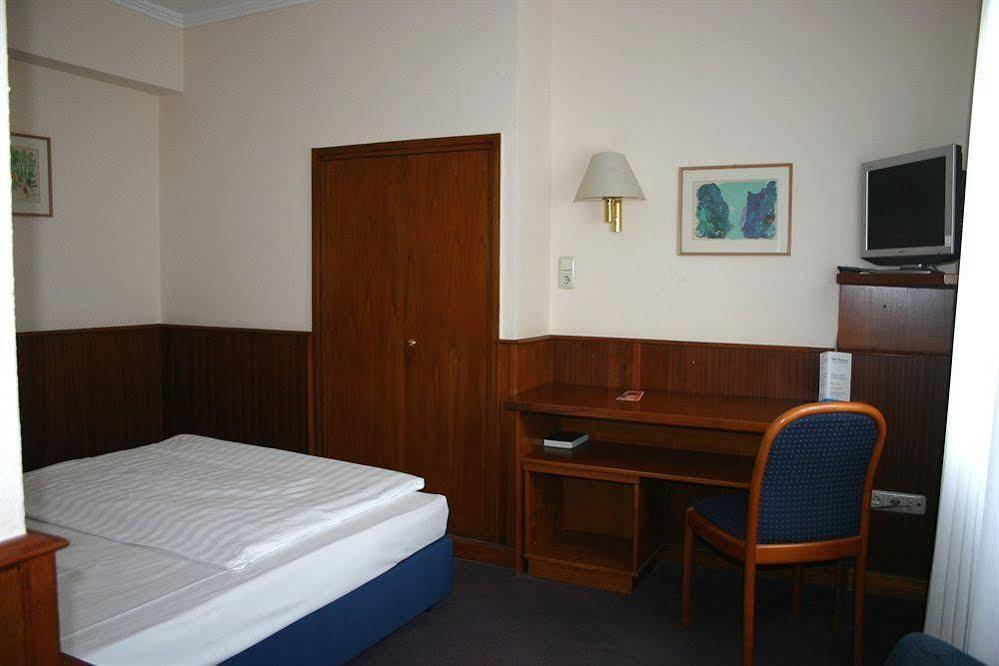 Hotel Niederrad - Self Check In Франкфурт-на-Майні Екстер'єр фото